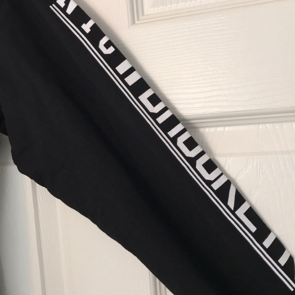 Divided Oversized Print Top NYC Size XL - Picture 3 of 4